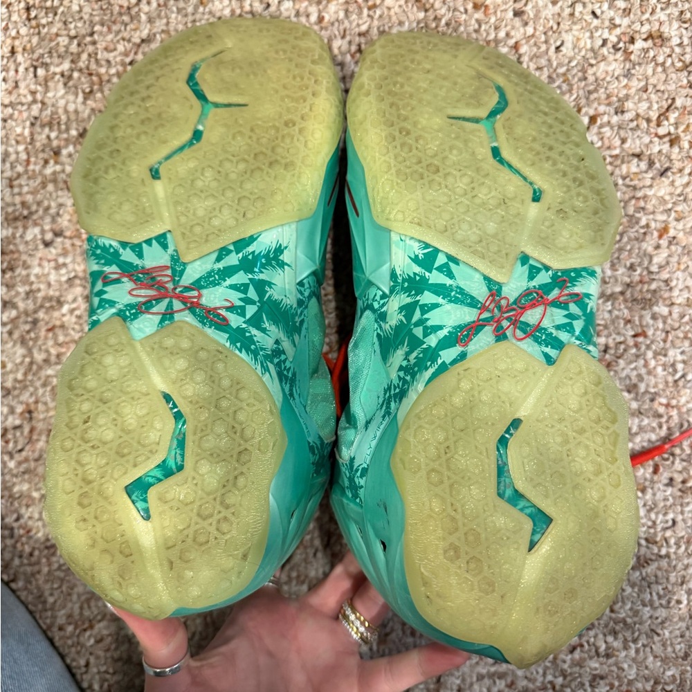 Nike LeBron 11 ‘Christmas’ - Picture 7 of 7